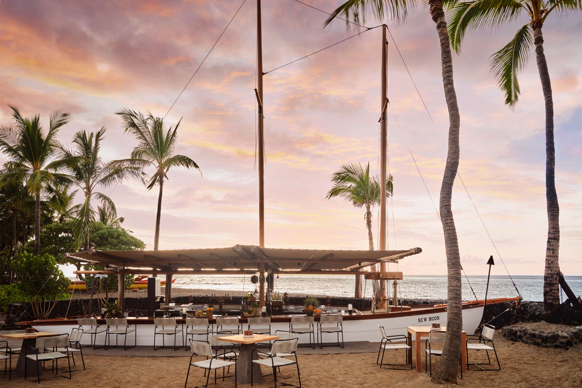 Kona Village, A Rosewood Resort Beachfront Bar